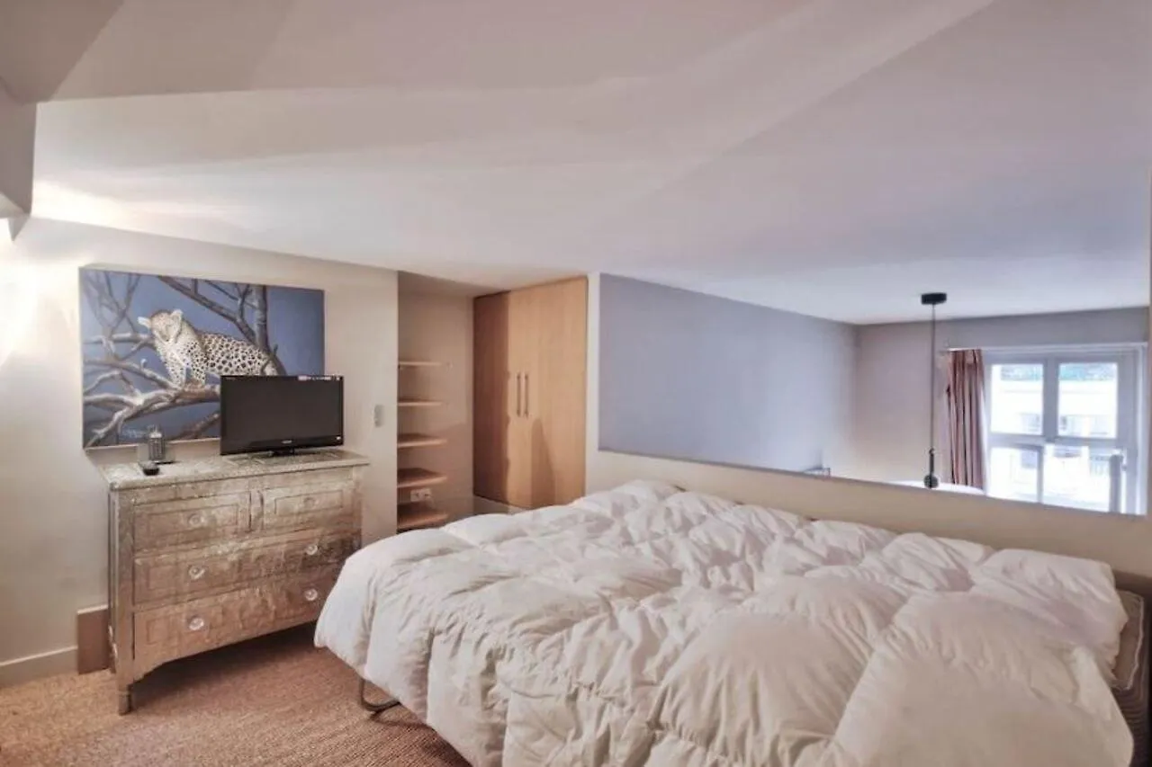 Hoche Apartment Paris